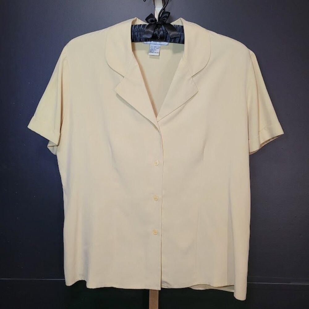 New York City Blouse Co.100% Silk Short Sleeve Pale Mustard Blouse L